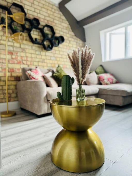 Apartamento Stylish Two-Story London Retreat Exterior foto